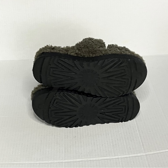 UGG OH! Fluffita Shearling Platform Sandals - Picture 4 of 9